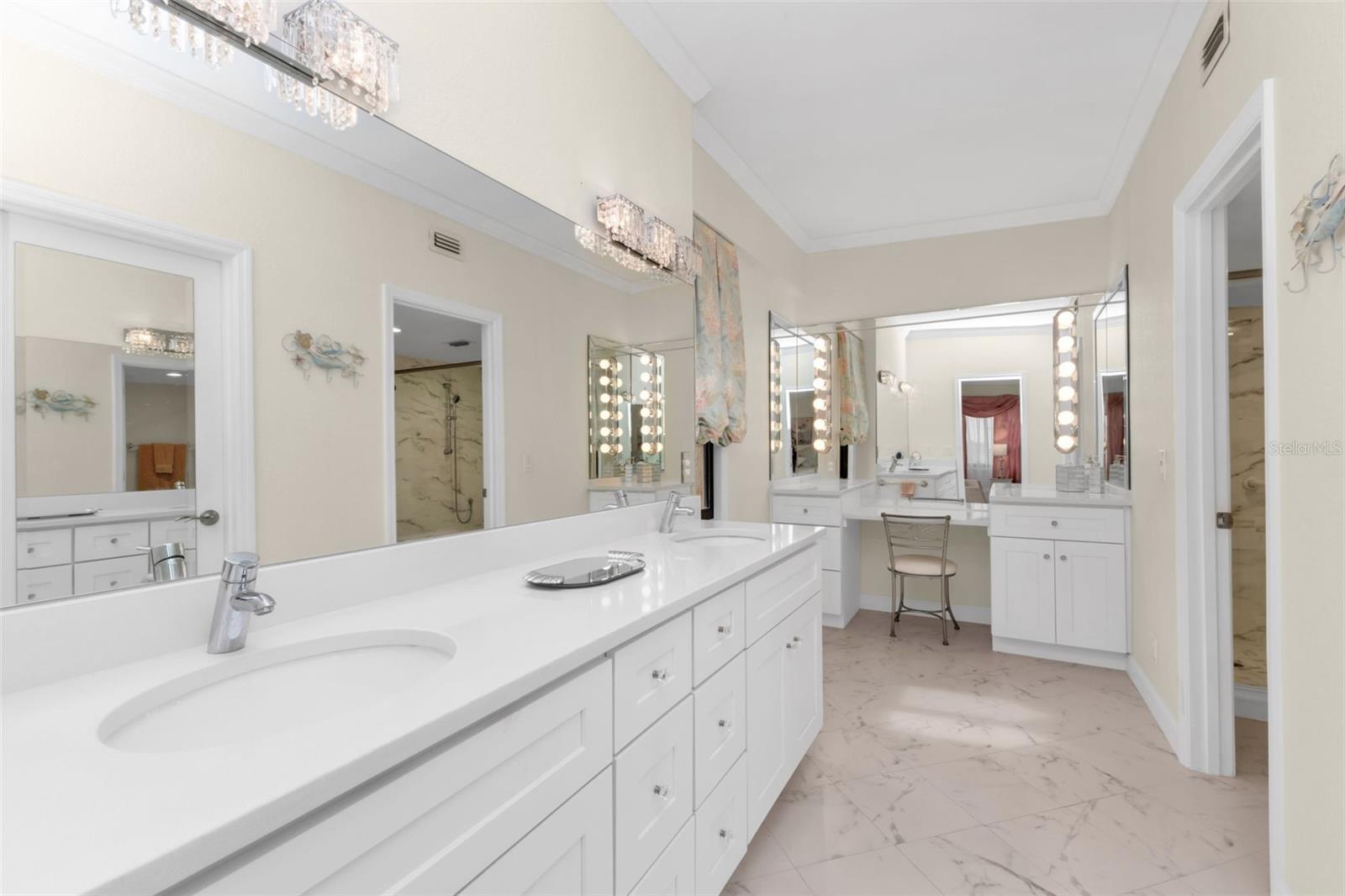 Image 18 of 49 For 1601 Park Beach Circle 136-18