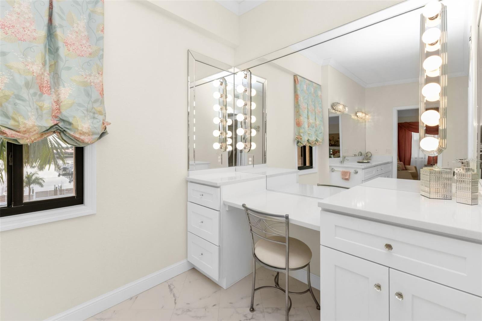 Image 19 of 49 For 1601 Park Beach Circle 136-18