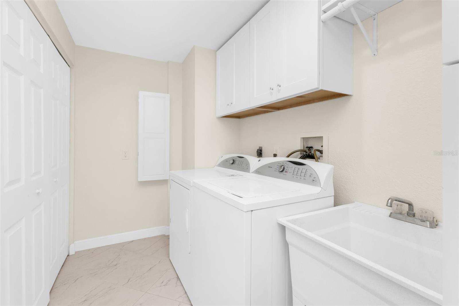 Image 33 of 49 For 1601 Park Beach Circle 136-18