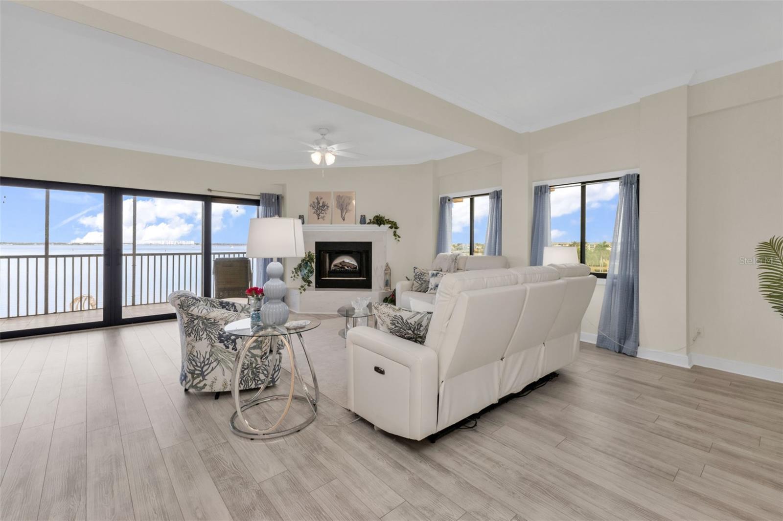 Image 4 of 49 For 1601 Park Beach Circle 136-18