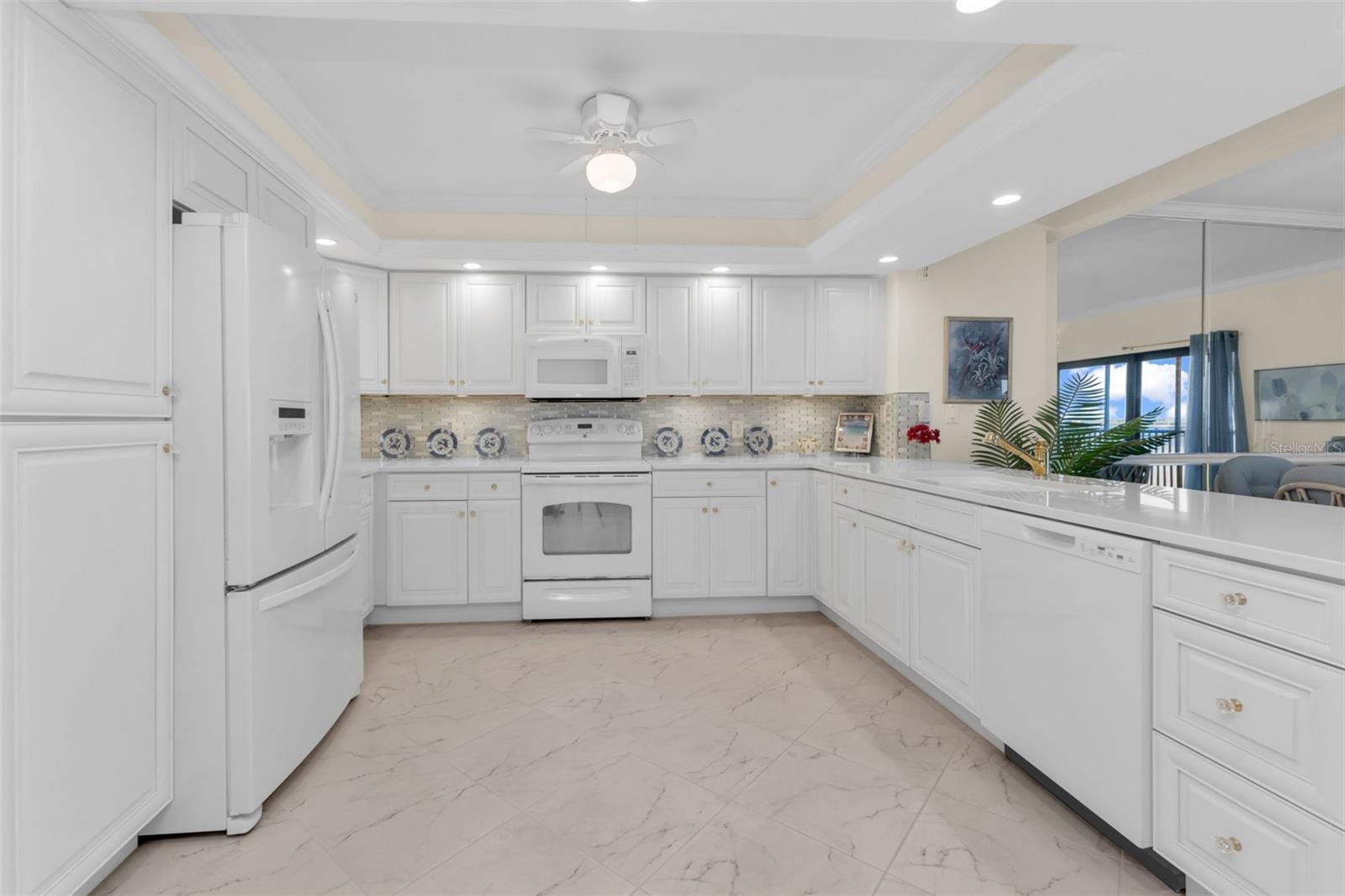 Image 6 of 49 For 1601 Park Beach Circle 136-18