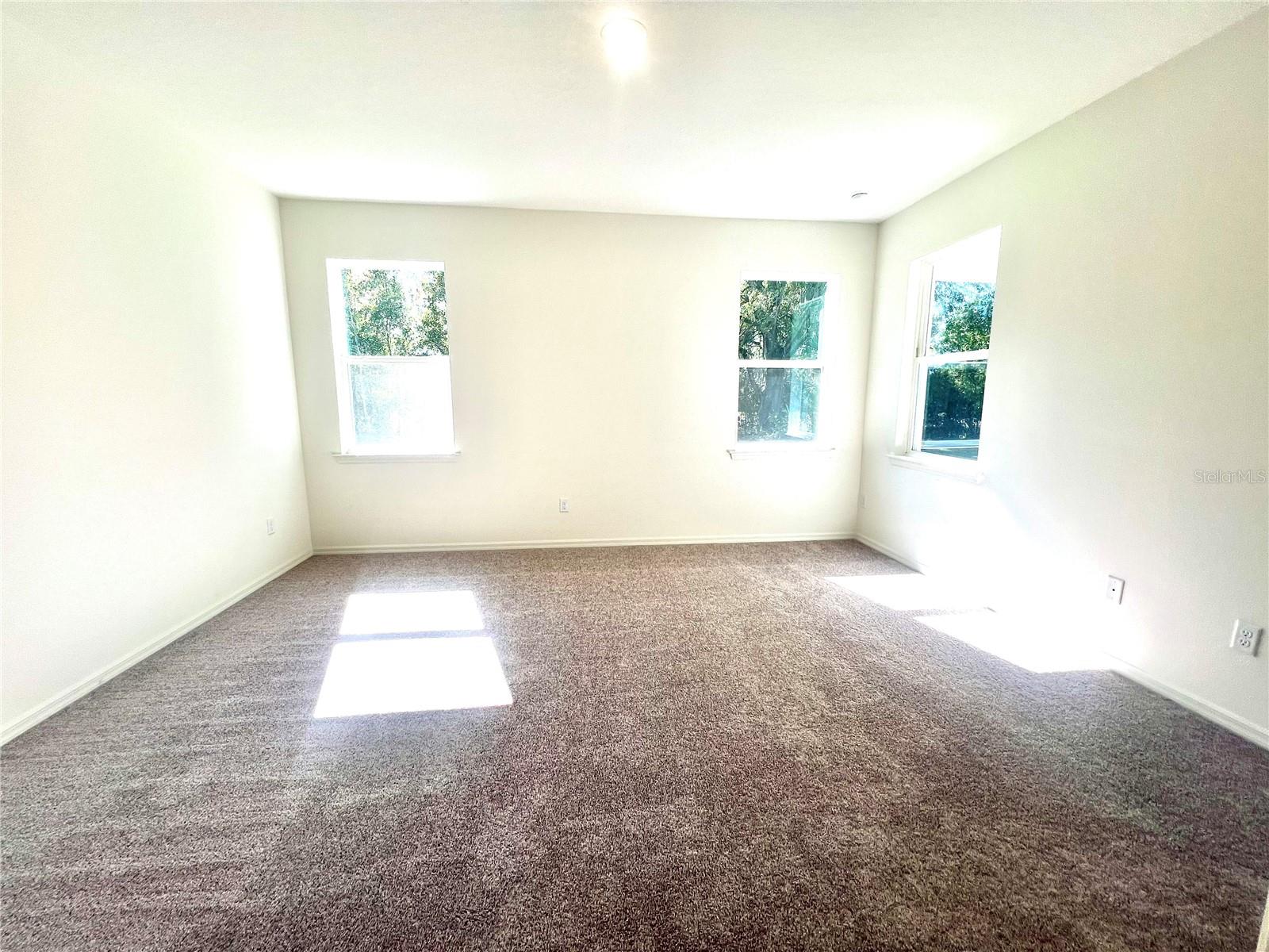 Image 15 of 24 For 4 Lynbrook Drive