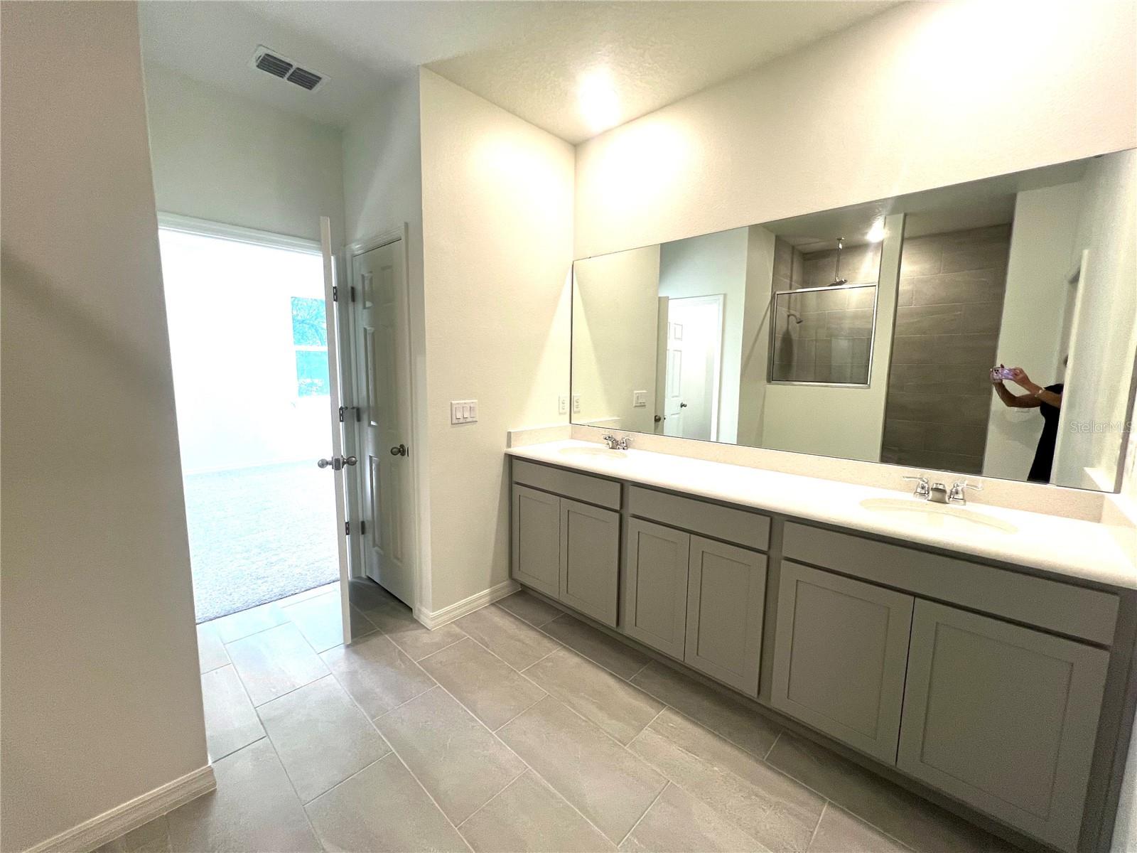 Image 16 of 24 For 4 Lynbrook Drive