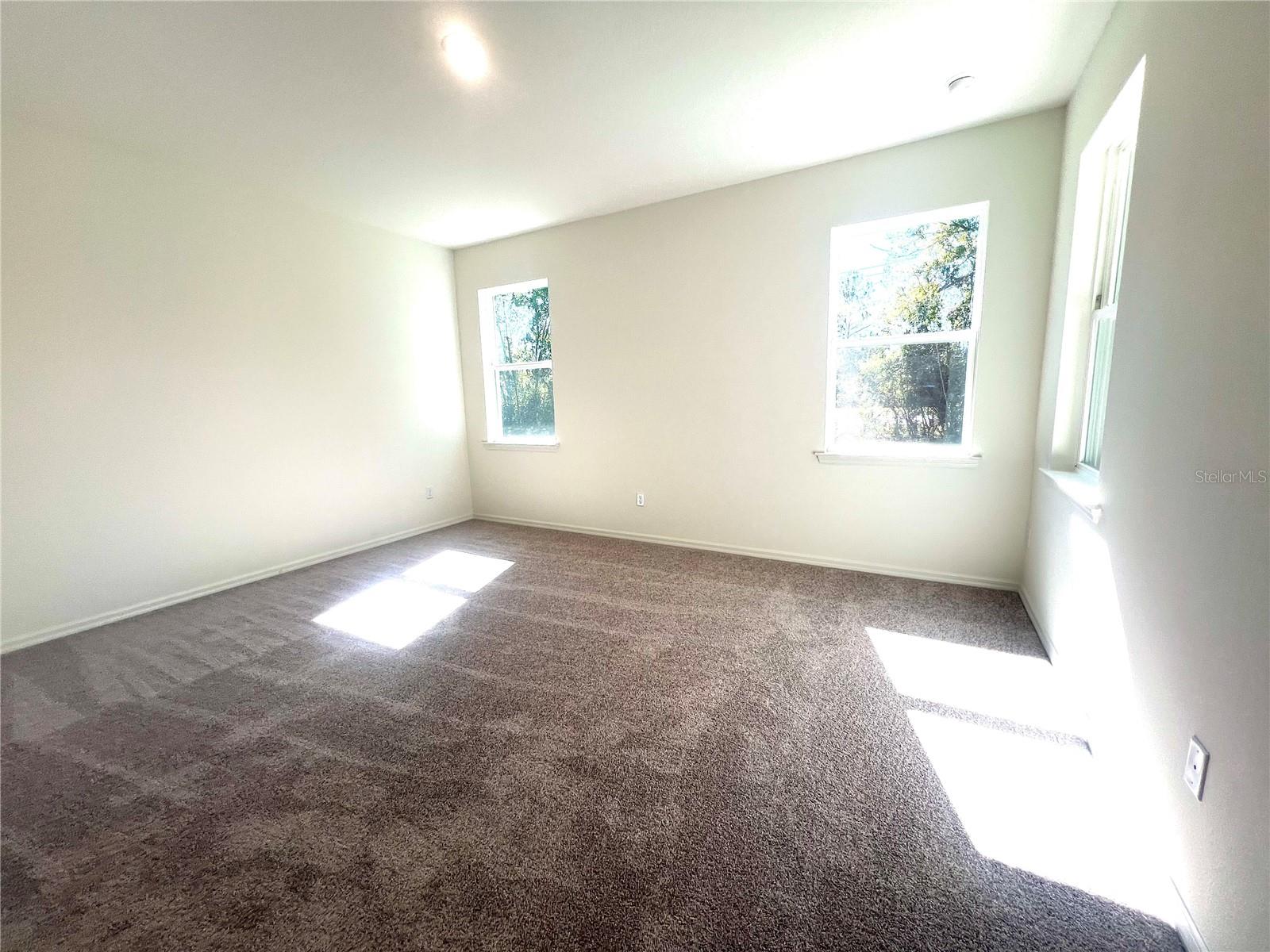 Image 17 of 24 For 4 Lynbrook Drive