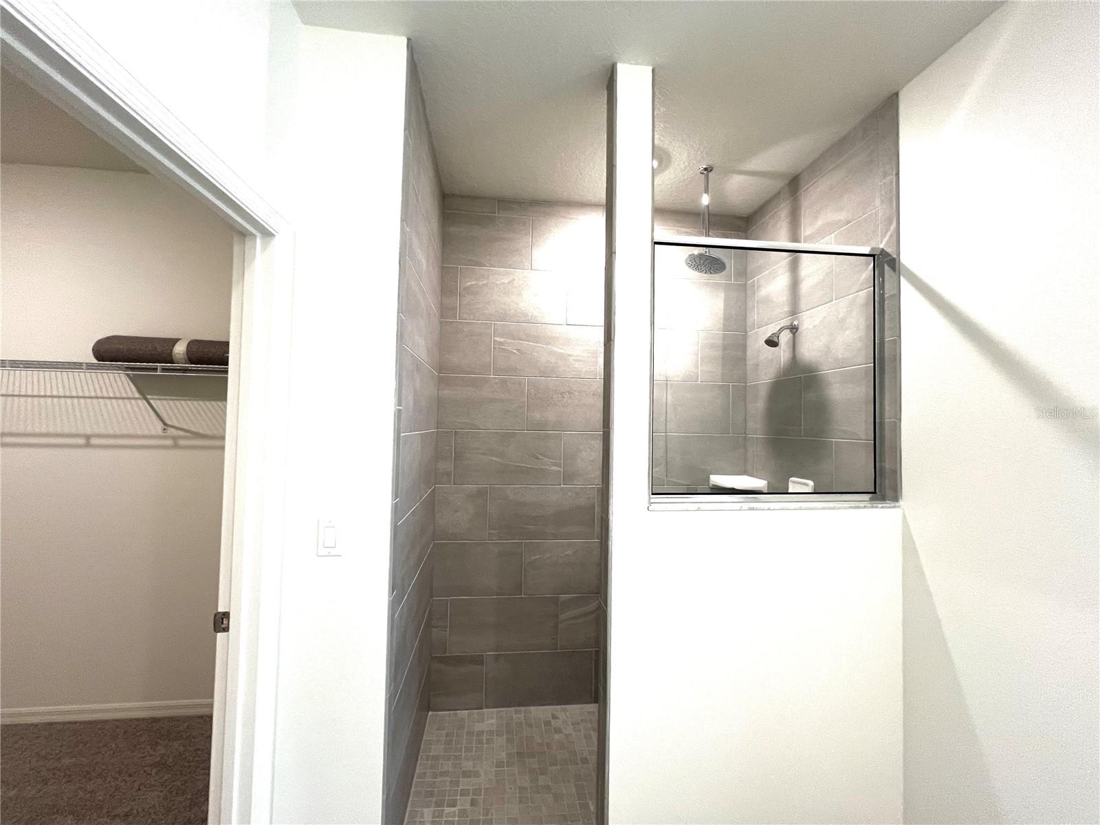 Image 18 of 24 For 4 Lynbrook Drive