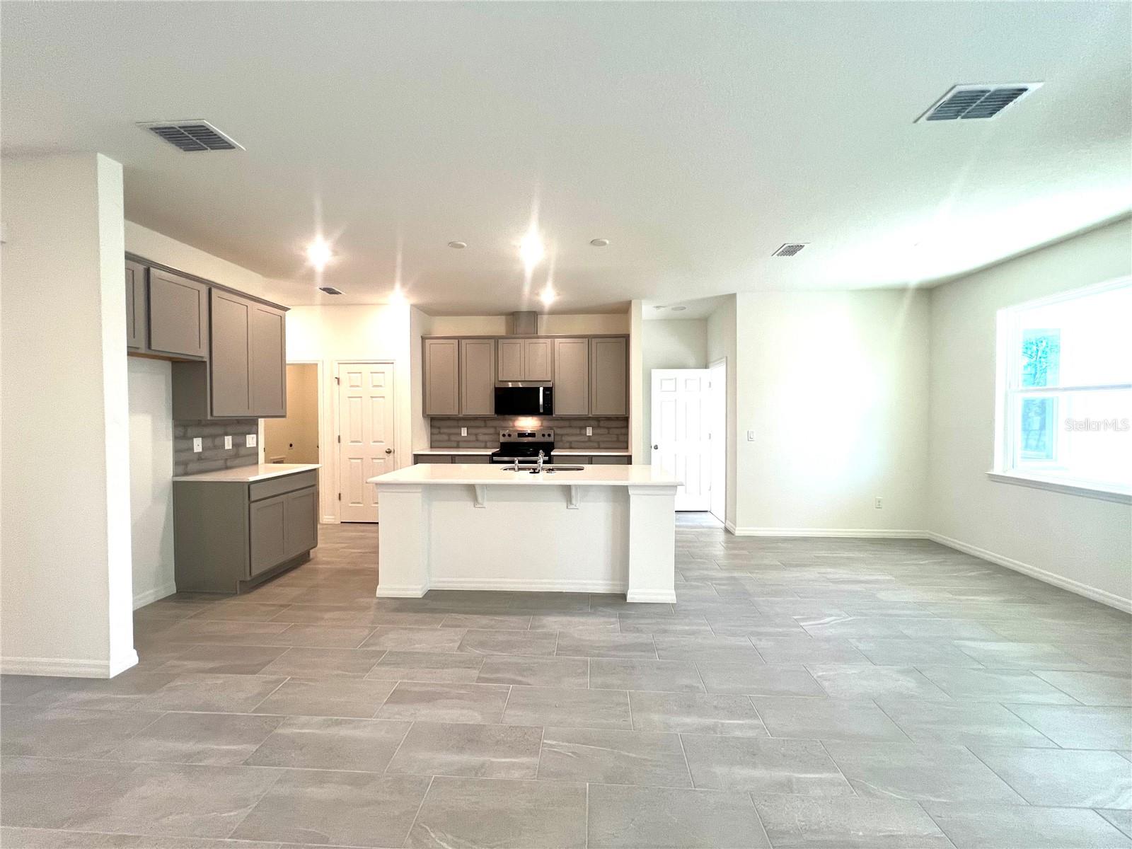 Image 3 of 24 For 4 Lynbrook Drive