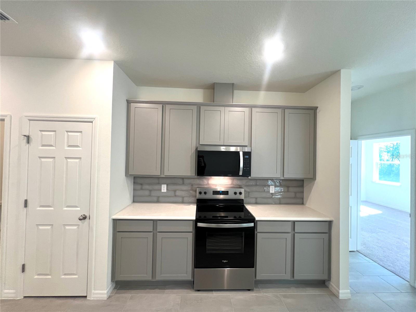 Image 4 of 24 For 4 Lynbrook Drive