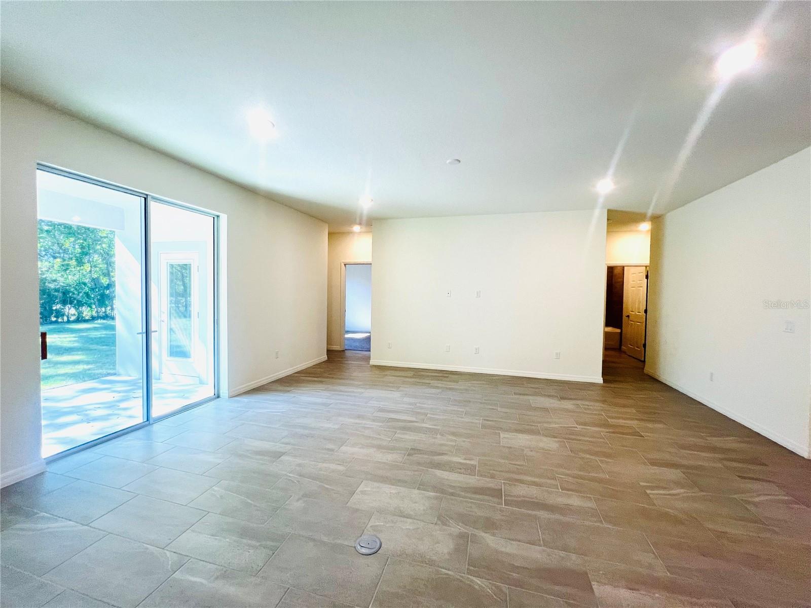 Image 6 of 24 For 4 Lynbrook Drive