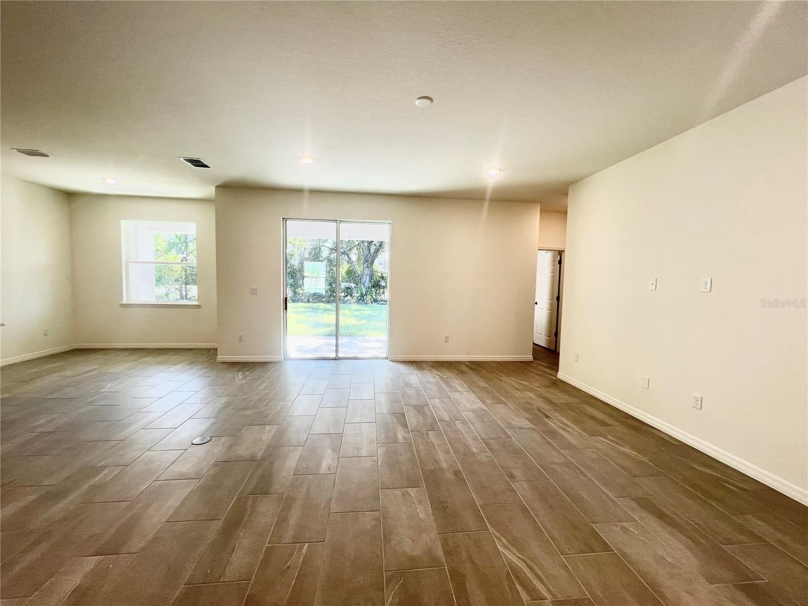 Image 8 of 24 For 4 Lynbrook Drive