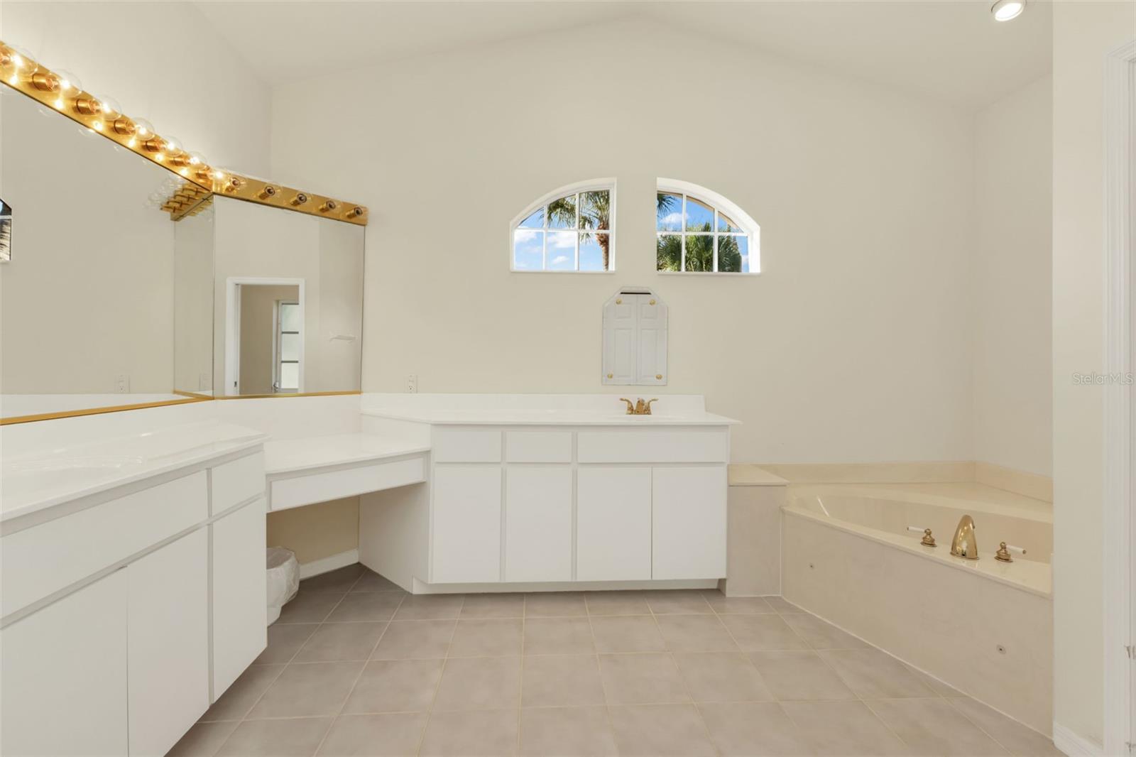 Image 23 of 44 For 25170 Harborside Boulevard