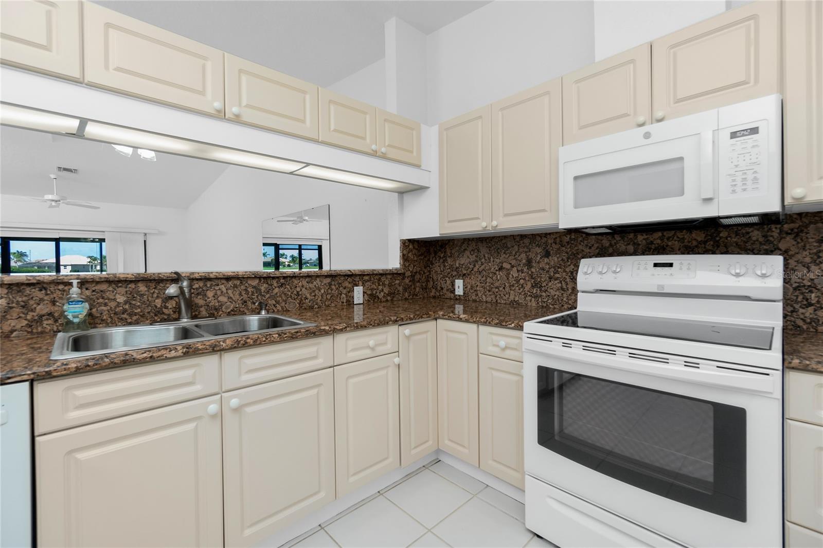 Image 11 of 49 For 1640 Atares Drive 21