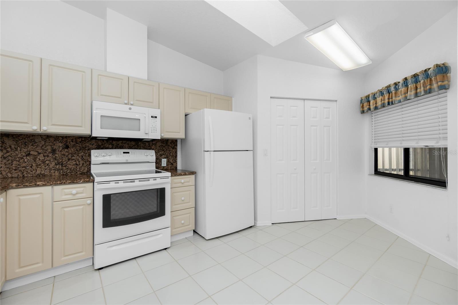 Image 12 of 49 For 1640 Atares Drive 21