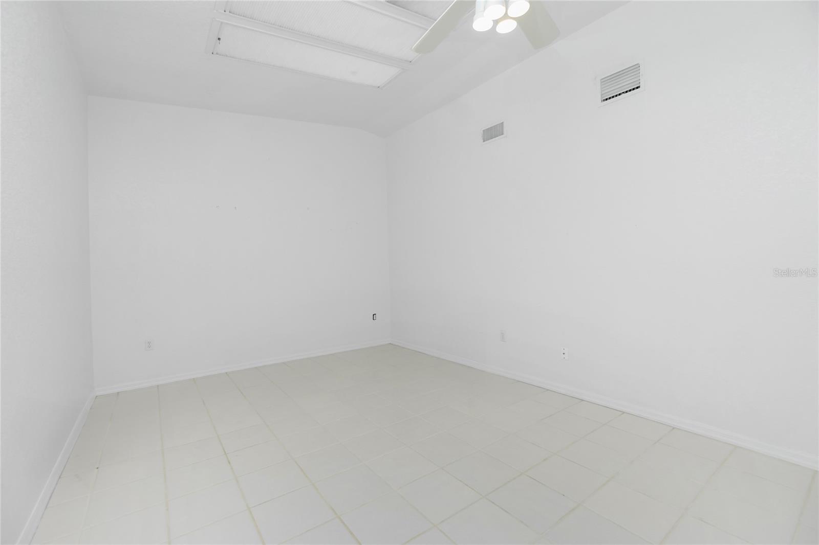 Image 14 of 49 For 1640 Atares Drive 21