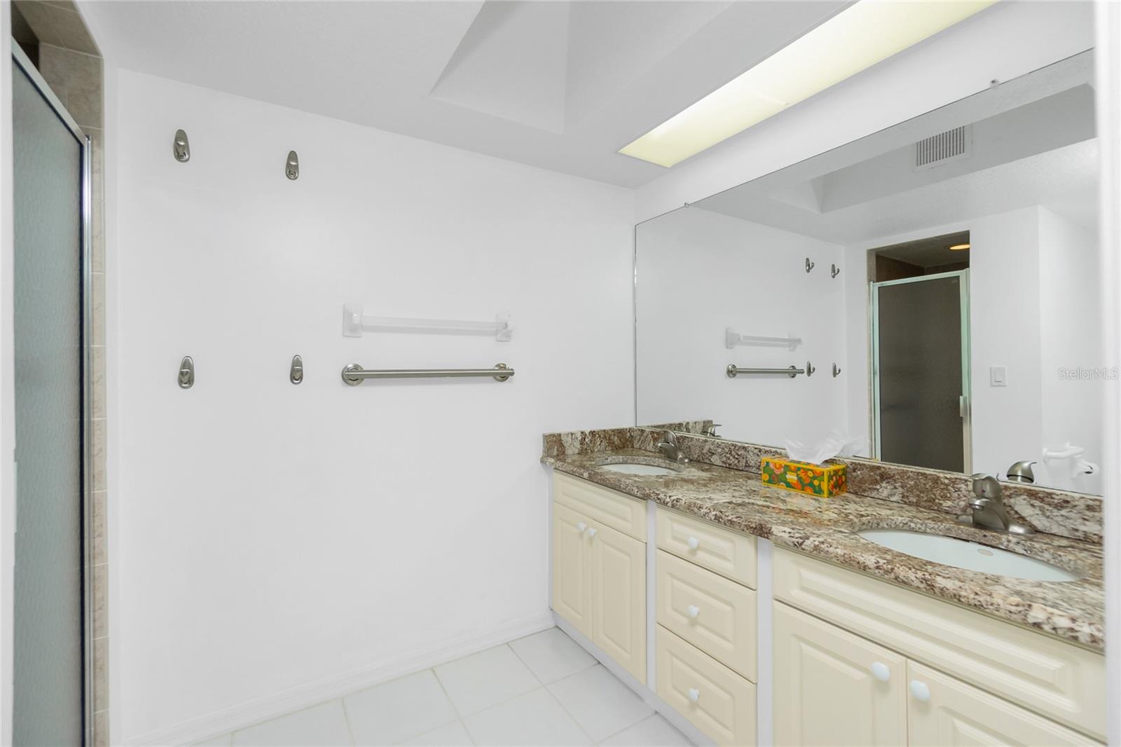 Image 22 of 49 For 1640 Atares Drive 21