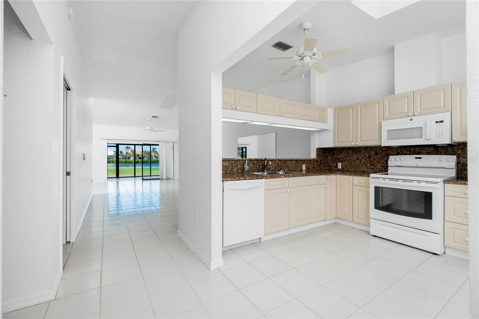 Image 9 of 49 For 1640 Atares Drive 21