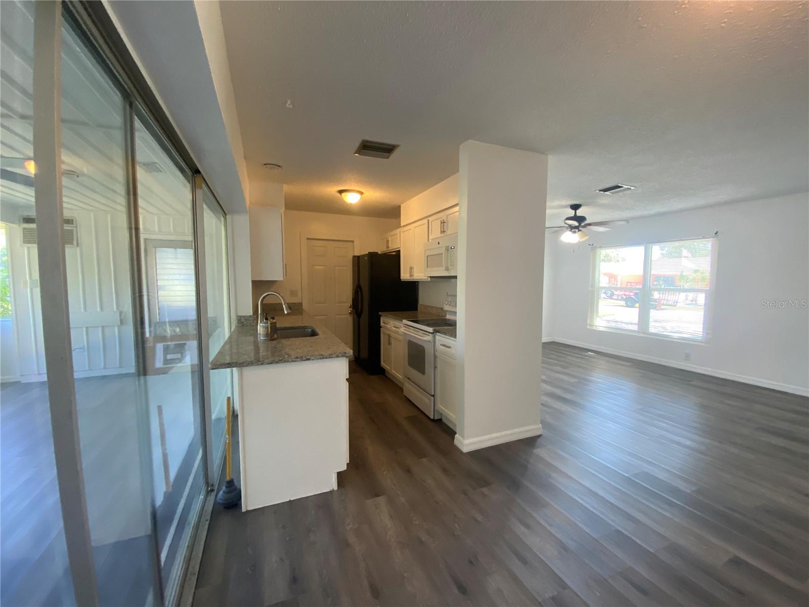 Image 8 of 20 For 22578 Laika Avenue