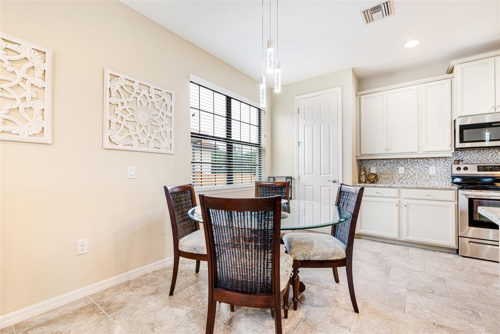 Image 10 of 33 For 26225 Palace Lane 202