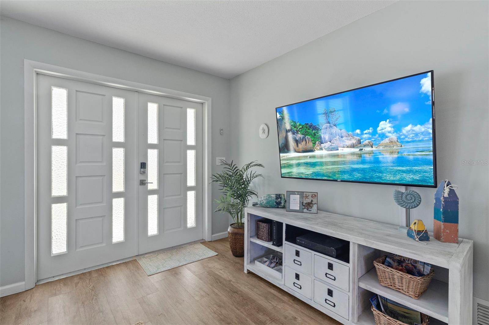 Image 3 of 42 For 702 Poinciana Road