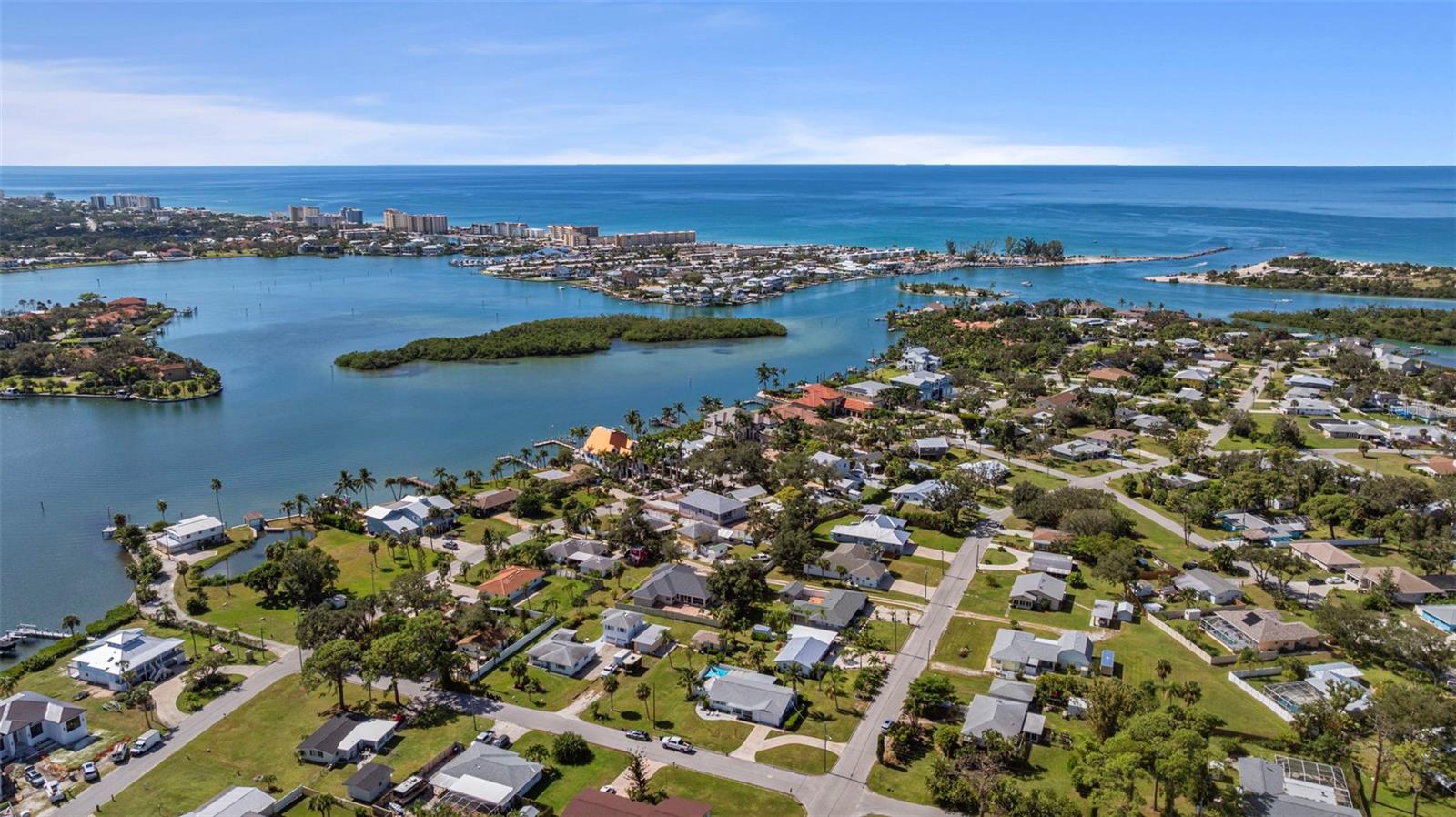 Image 33 of 42 For 702 Poinciana Road