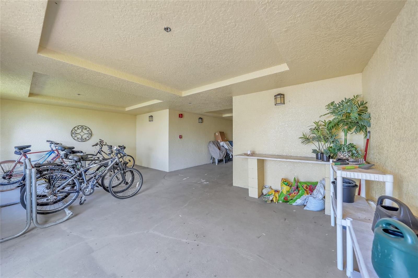 Image 40 of 59 For 255 End Drive 4204