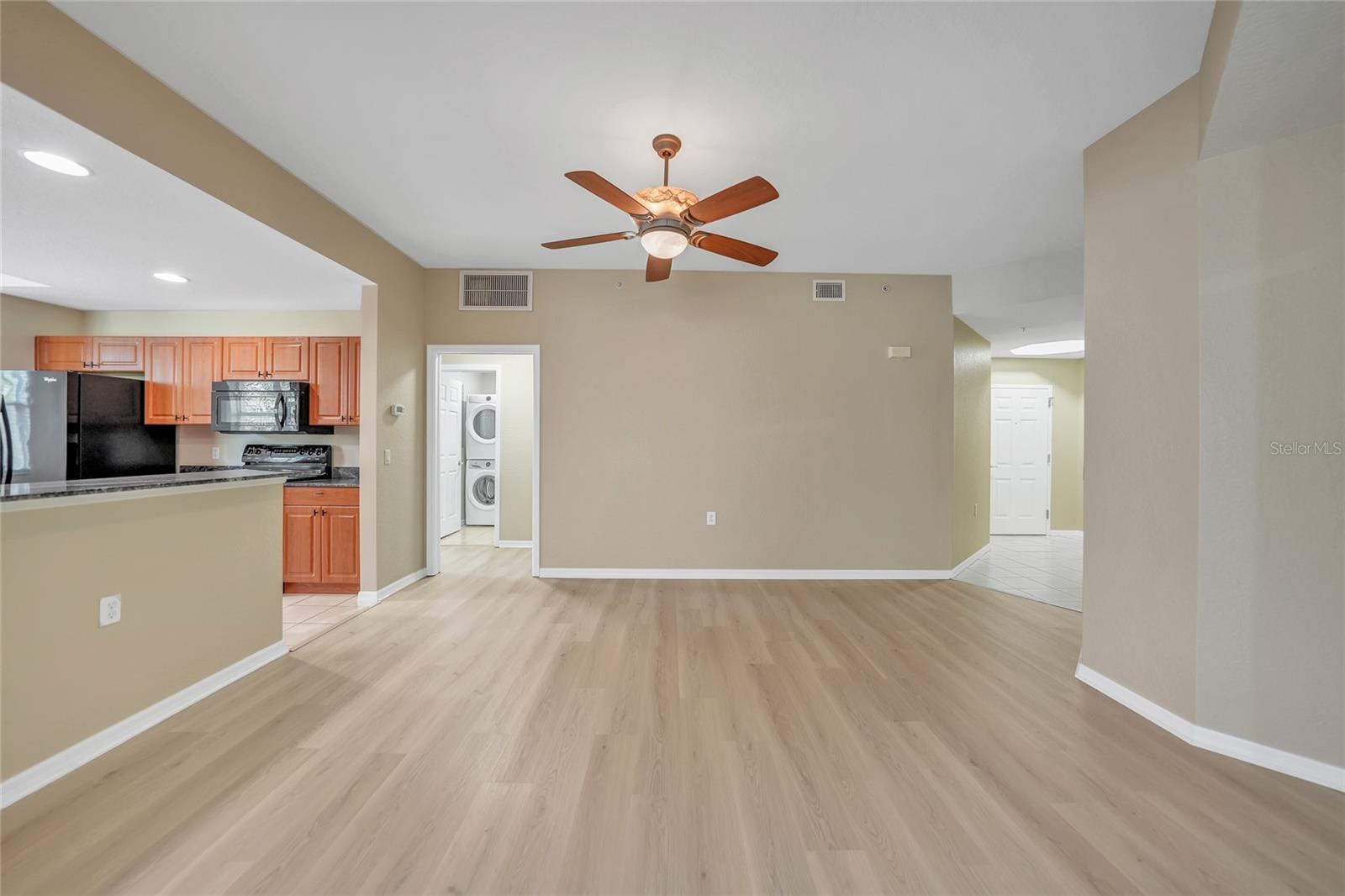 Image 6 of 59 For 255 End Drive 4204