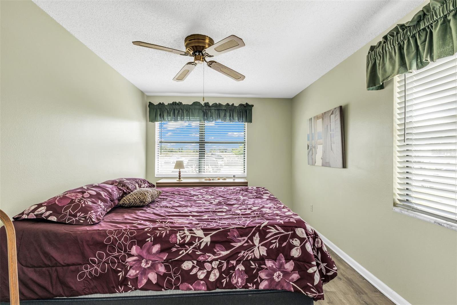 Image 16 of 55 For 14462 Worthwhile 37