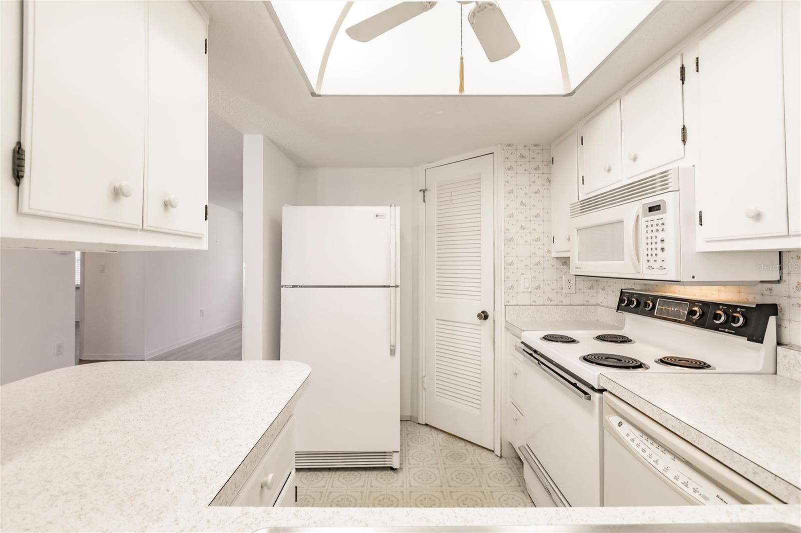 Image 8 of 42 For 4158 Tamiami Trail S-6