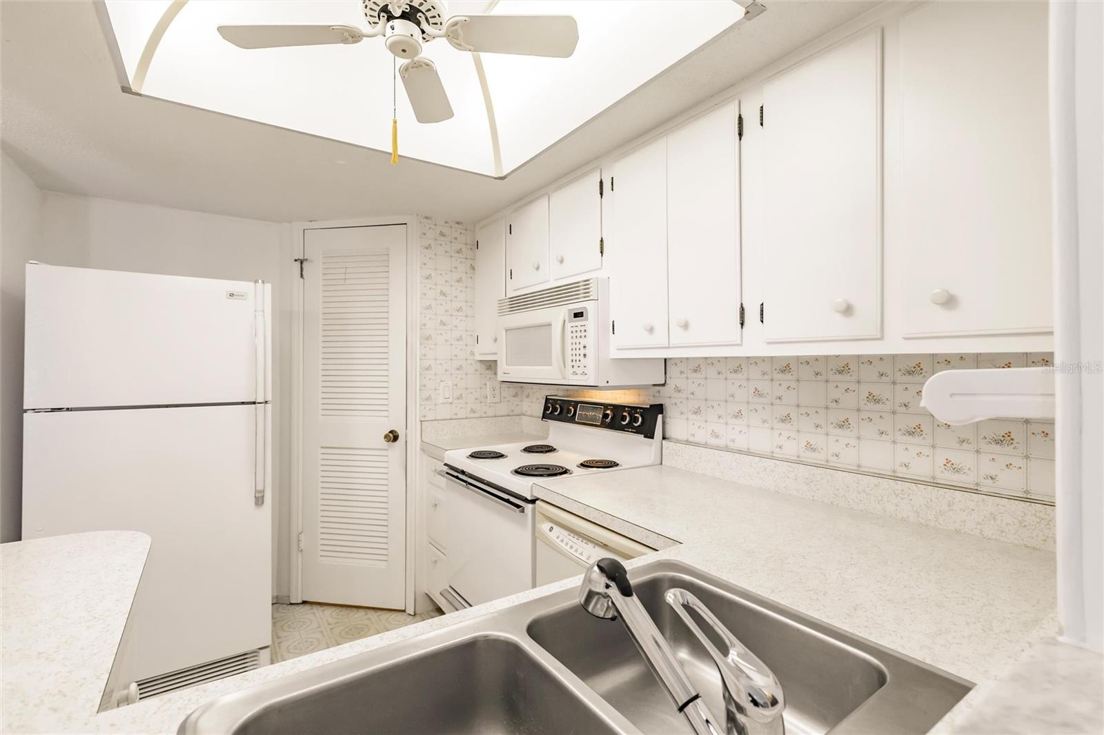 Image 9 of 42 For 4158 Tamiami Trail S-6