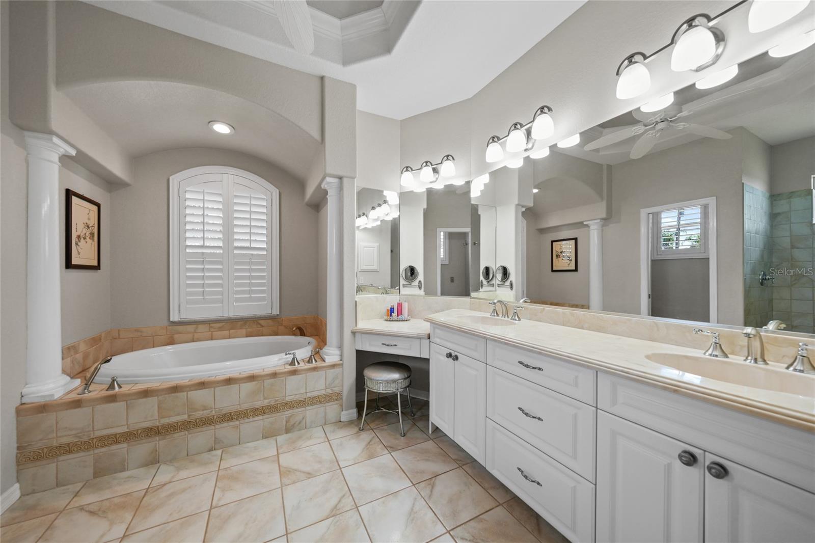 Image 18 of 64 For 3182 Lake View Boulevard