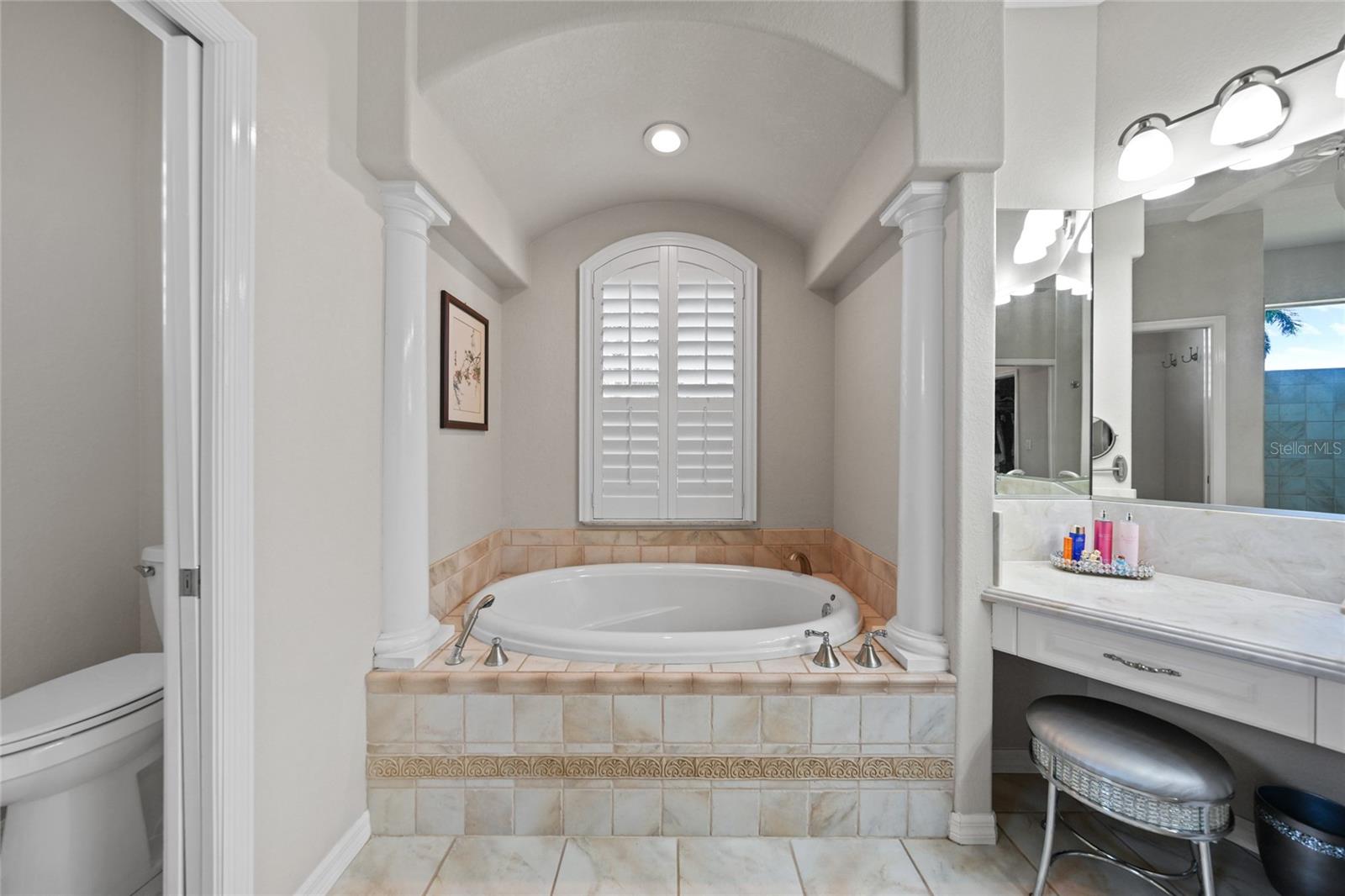 Image 19 of 64 For 3182 Lake View Boulevard