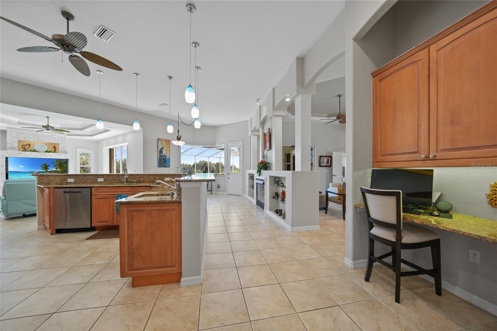 Image 24 of 64 For 3182 Lake View Boulevard