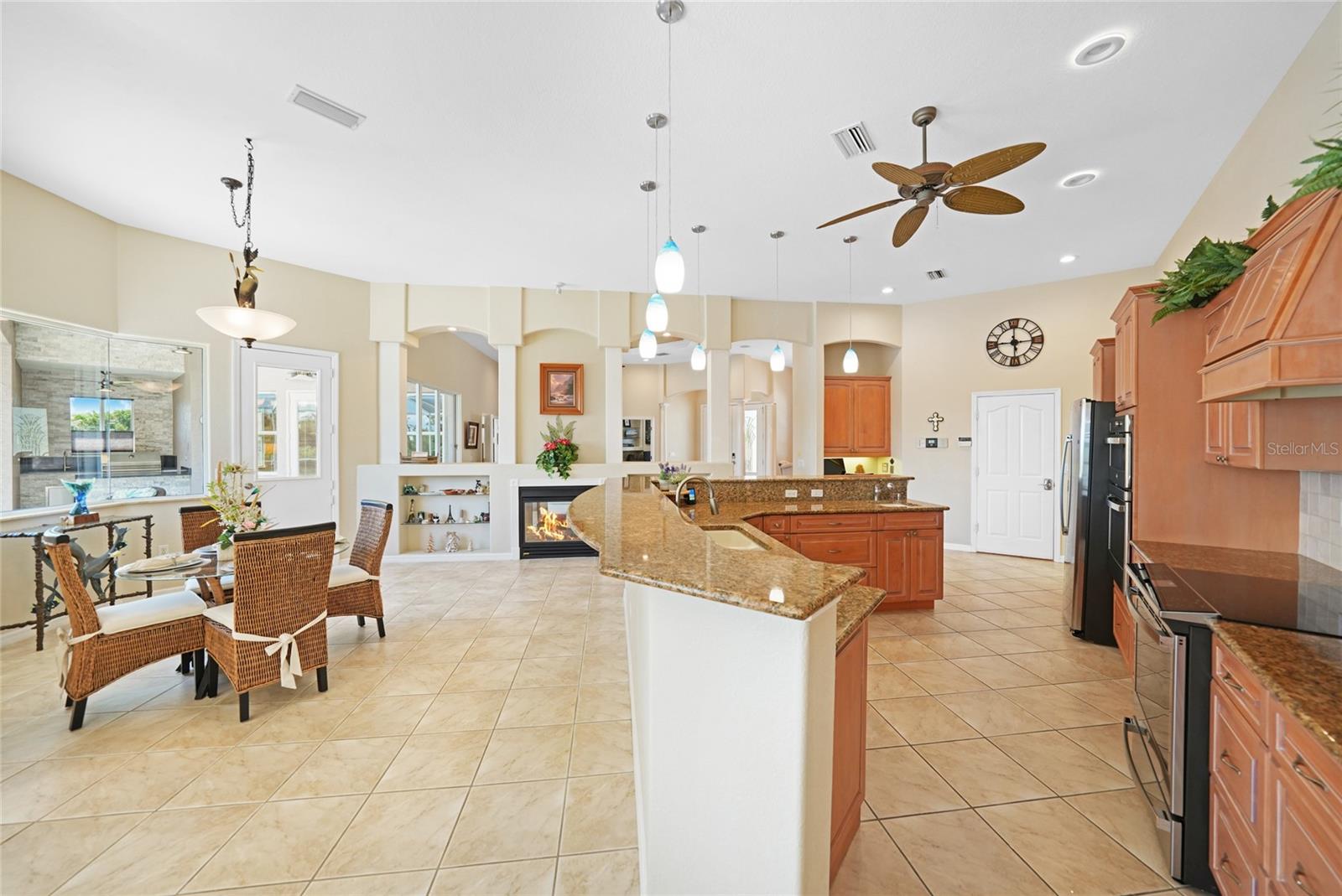 Image 26 of 64 For 3182 Lake View Boulevard