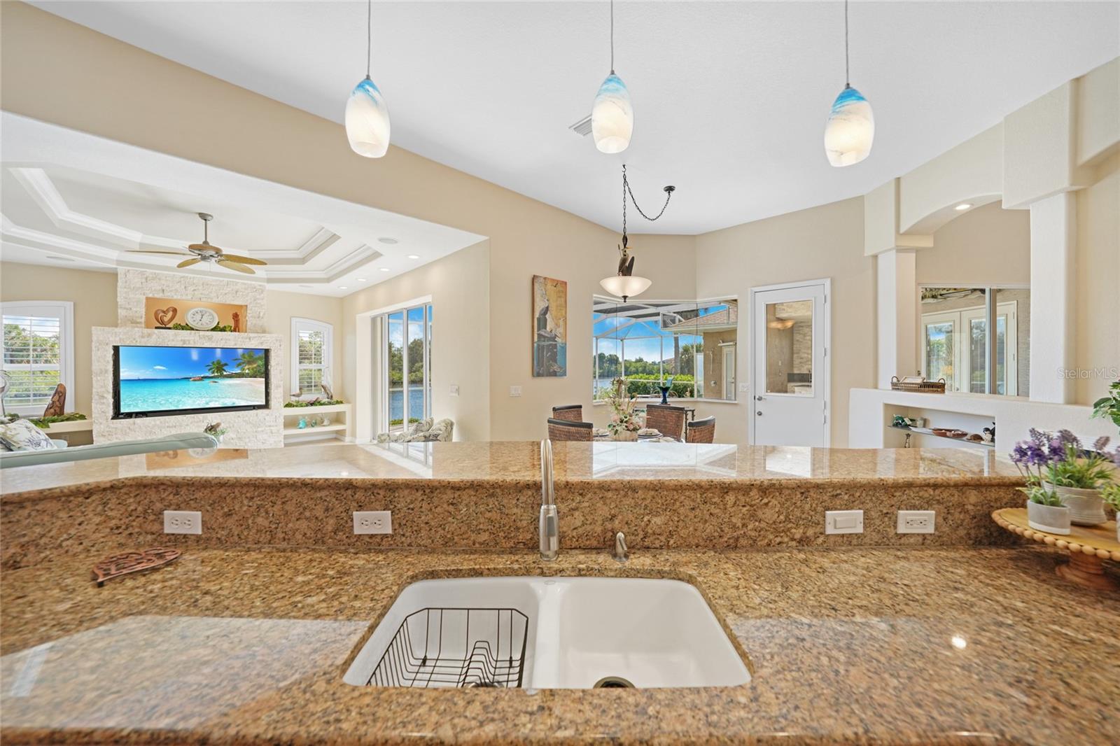 Image 28 of 64 For 3182 Lake View Boulevard