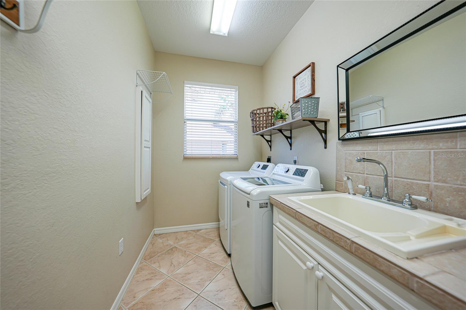 Image 29 of 64 For 3182 Lake View Boulevard