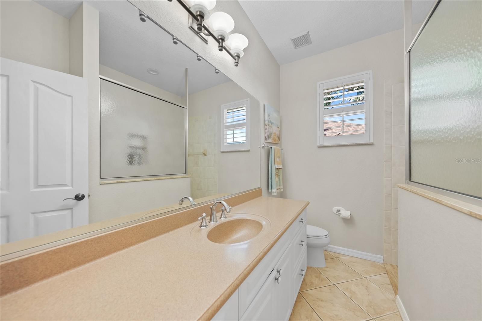 Image 35 of 64 For 3182 Lake View Boulevard