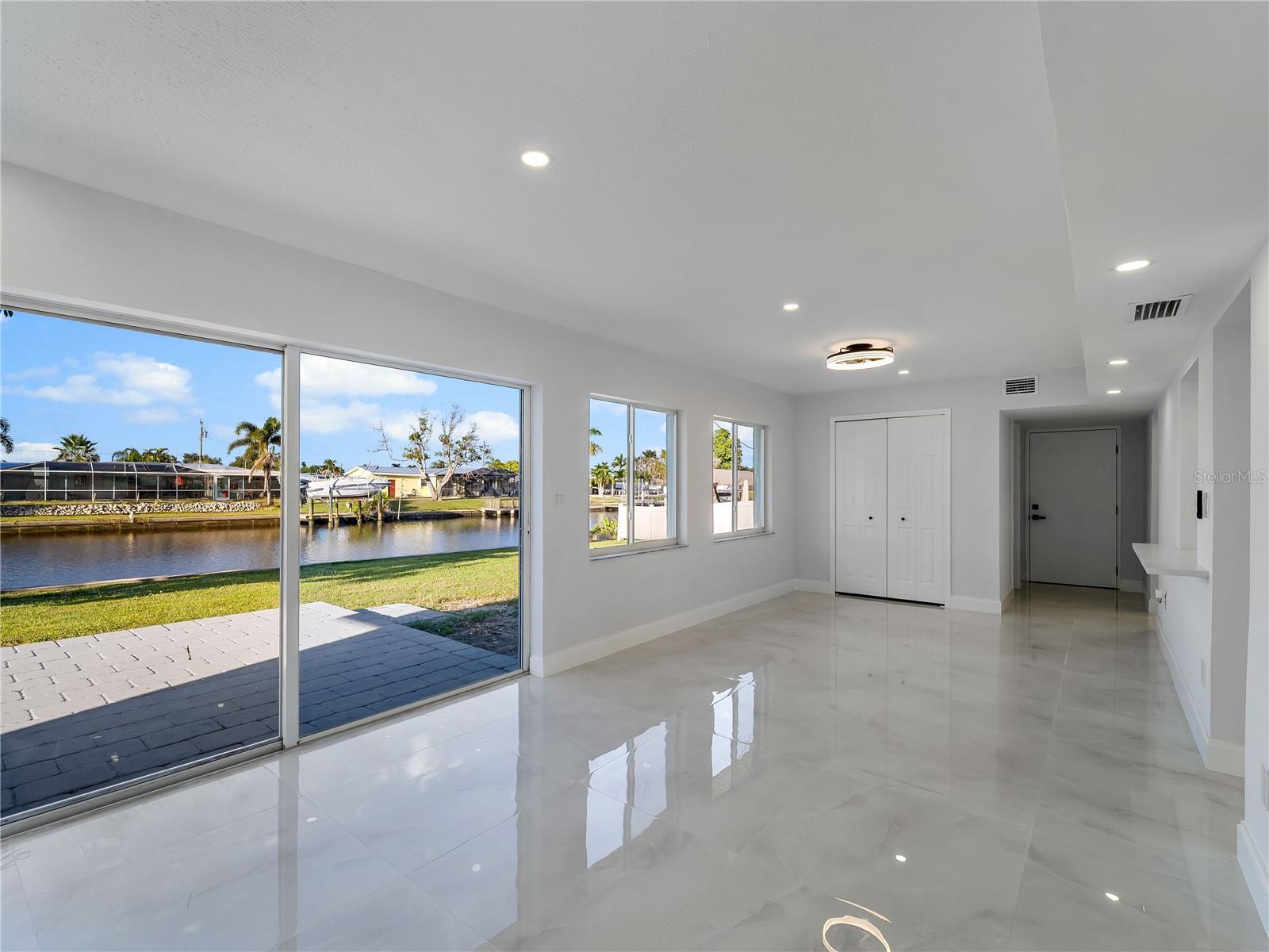 Image 13 of 52 For 581 Lindley Terrace