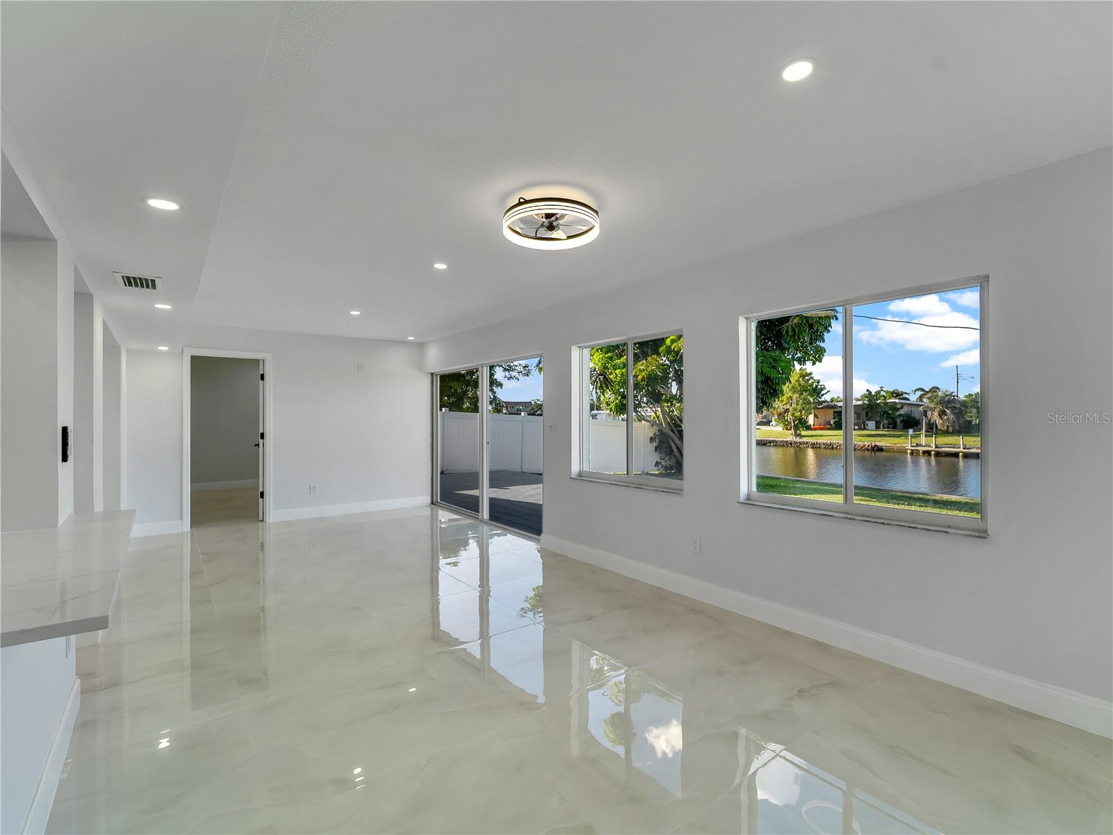 Image 15 of 52 For 581 Lindley Terrace