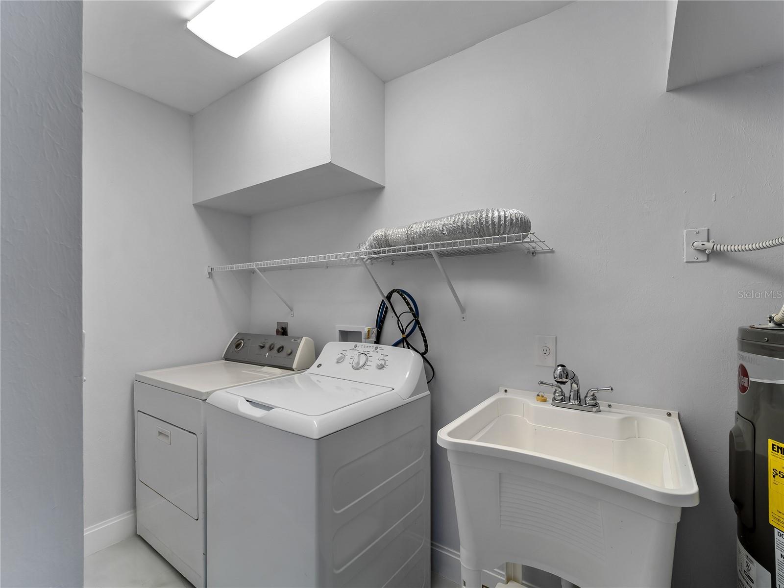 Image 16 of 52 For 581 Lindley Terrace