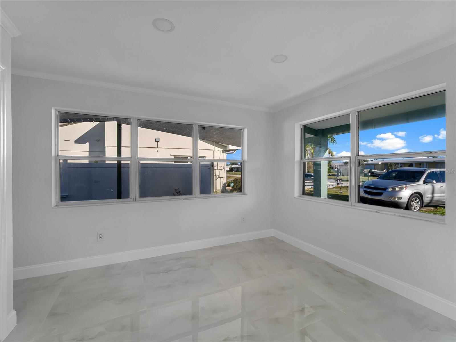 Image 27 of 52 For 581 Lindley Terrace