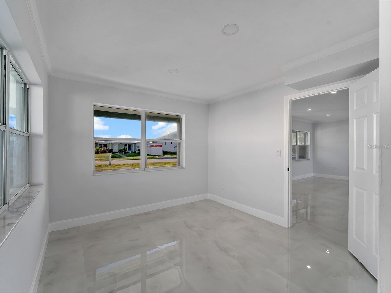 Image 29 of 52 For 581 Lindley Terrace