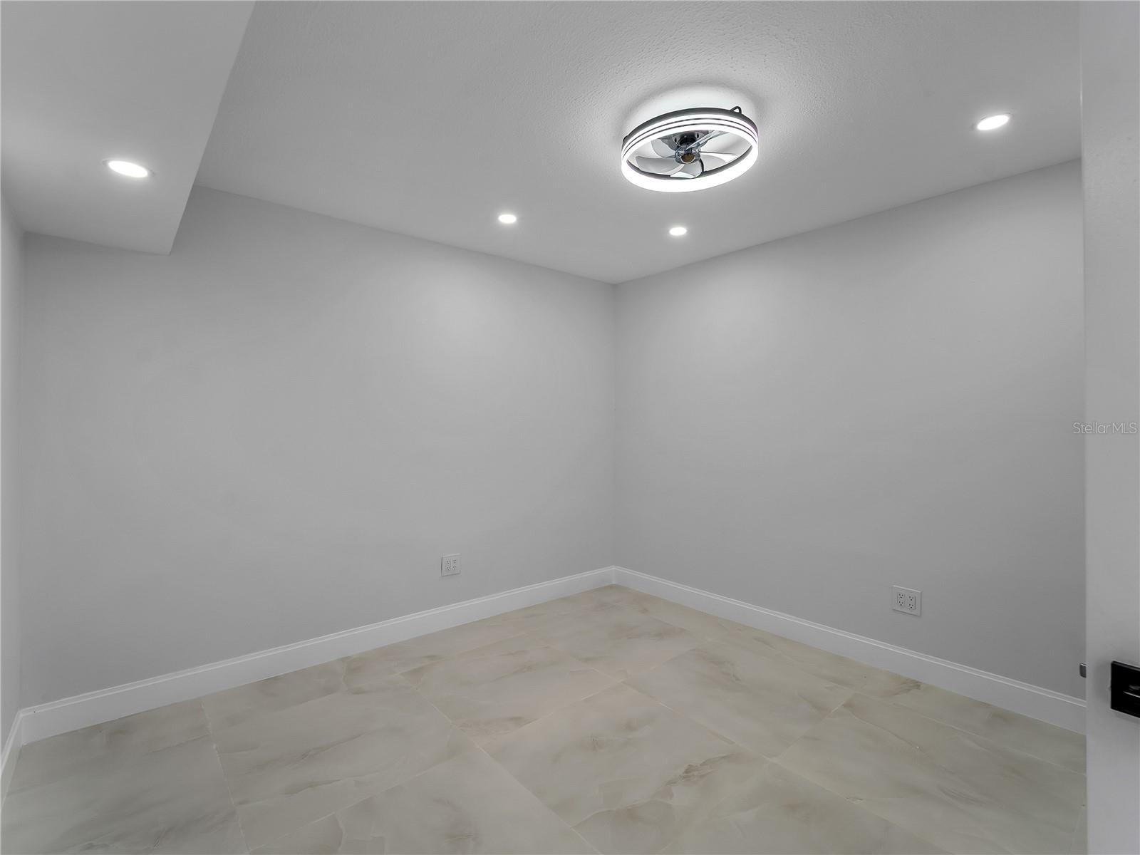 Image 30 of 52 For 581 Lindley Terrace