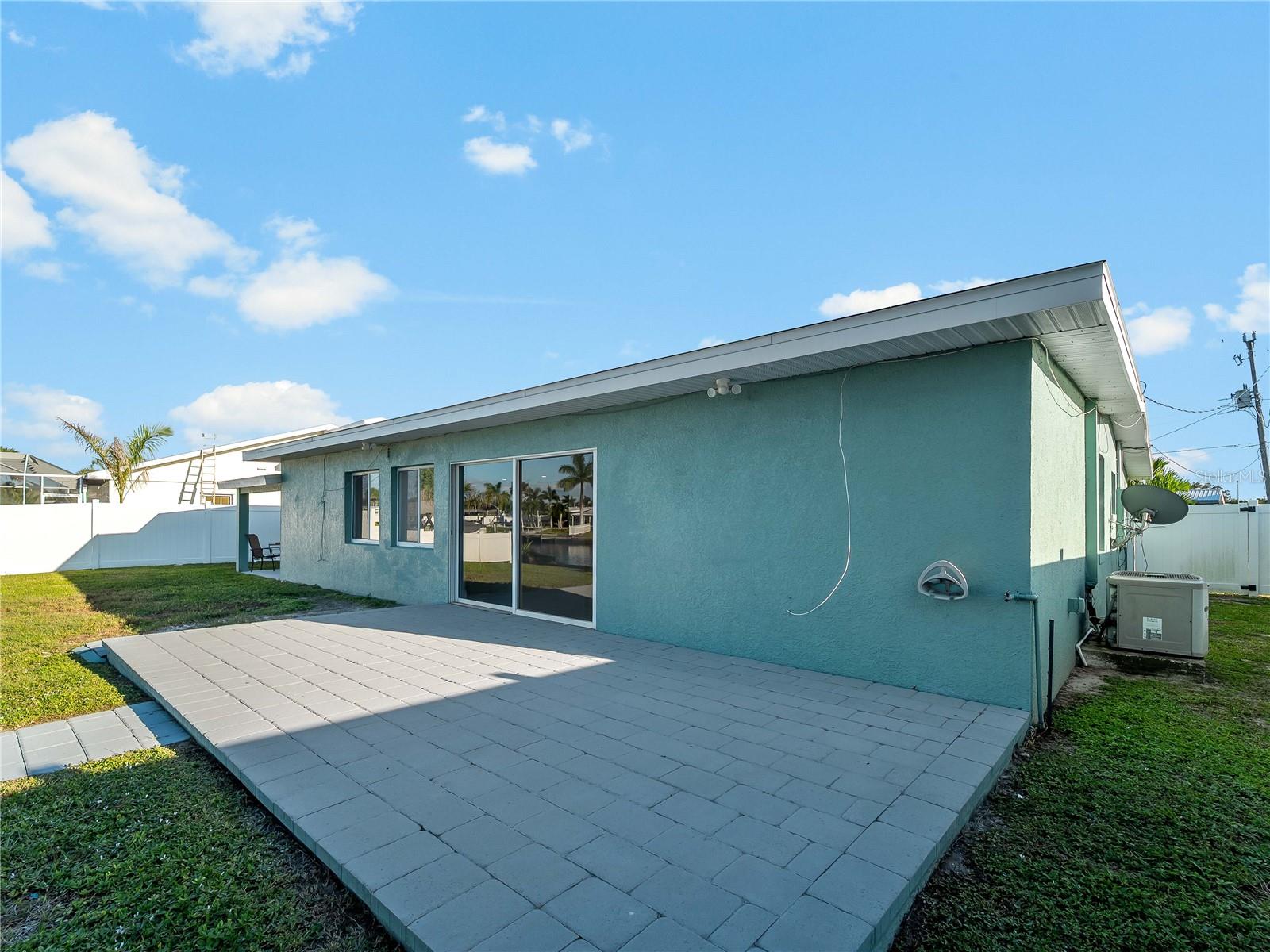 Image 36 of 52 For 581 Lindley Terrace