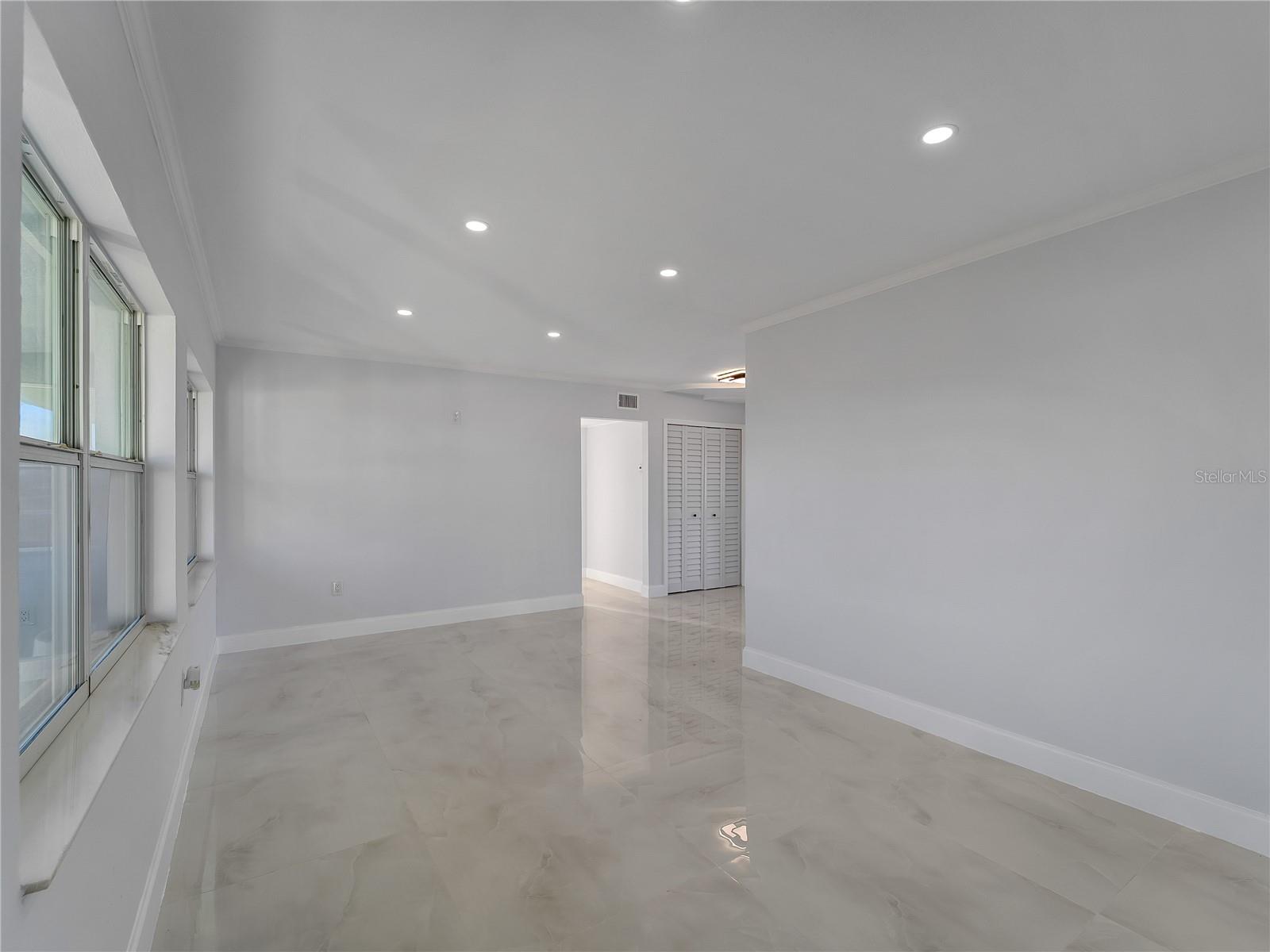 Image 6 of 52 For 581 Lindley Terrace