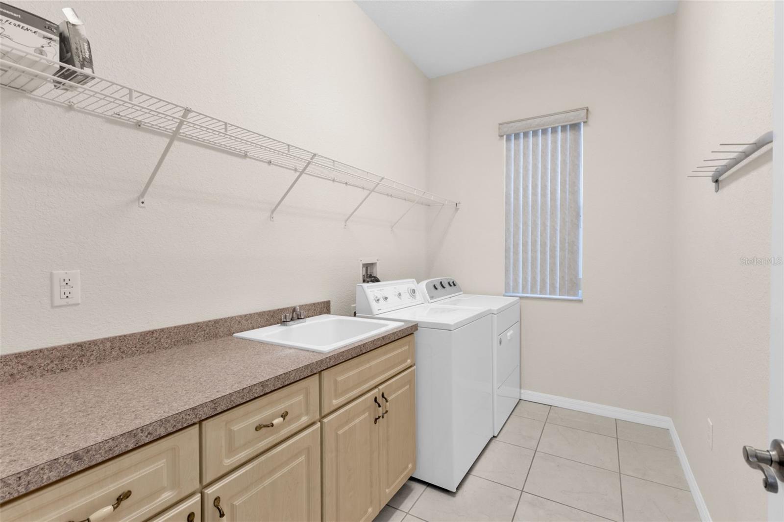 Image 23 of 48 For 405 Delaney Street
