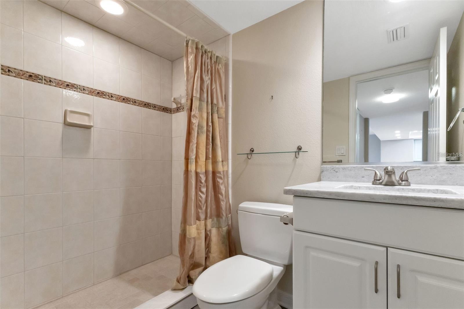 Image 26 of 29 For 601 Shreve Street 15b