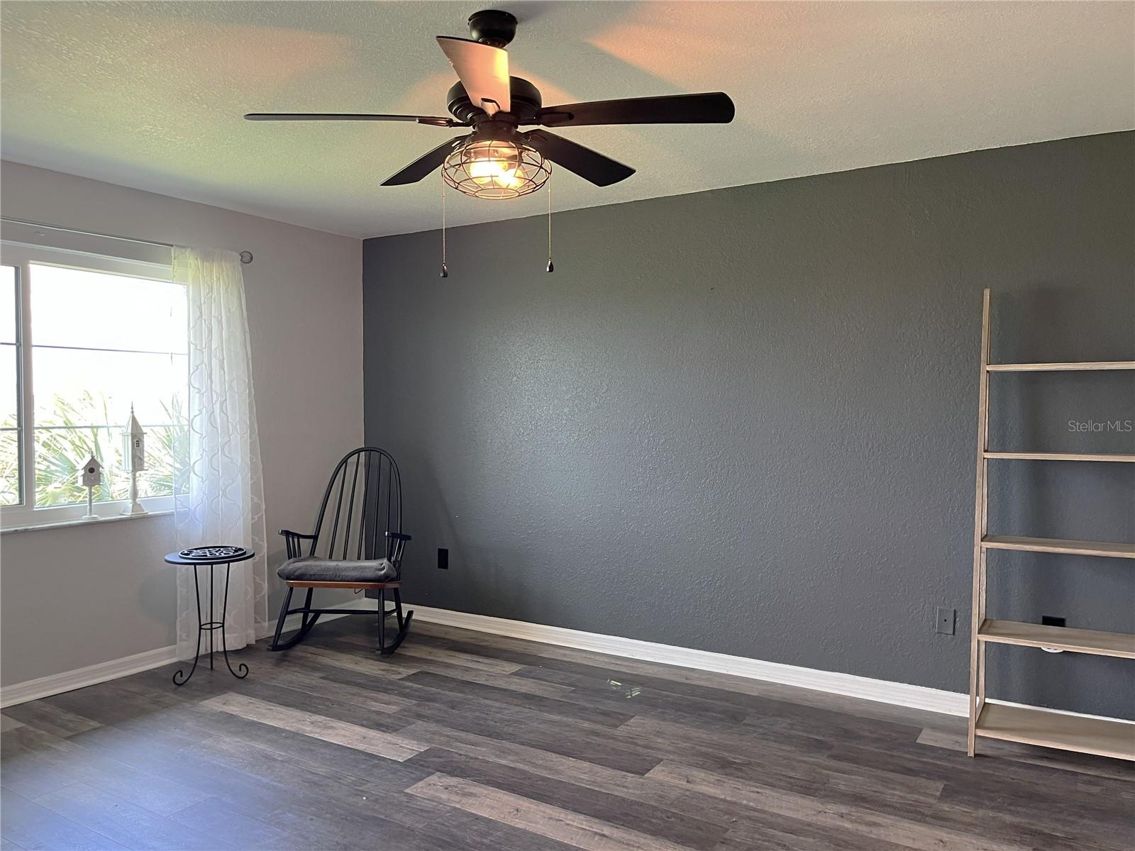 Image 13 of 53 For 175 Kings Highway 733