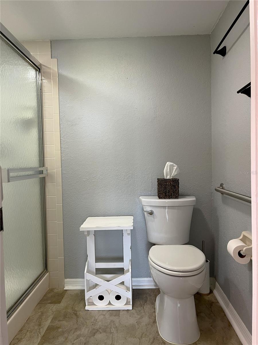 Image 20 of 53 For 175 Kings Highway 733