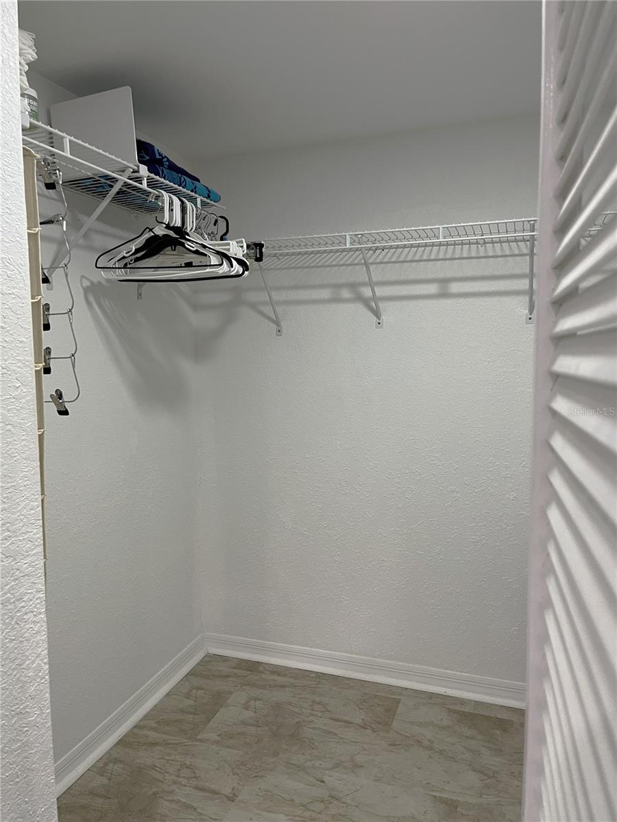 Image 21 of 53 For 175 Kings Highway 733