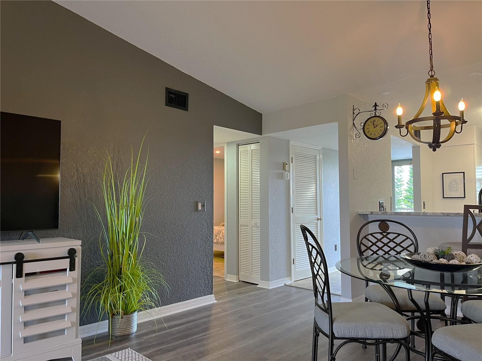 Image 28 of 53 For 175 Kings Highway 733