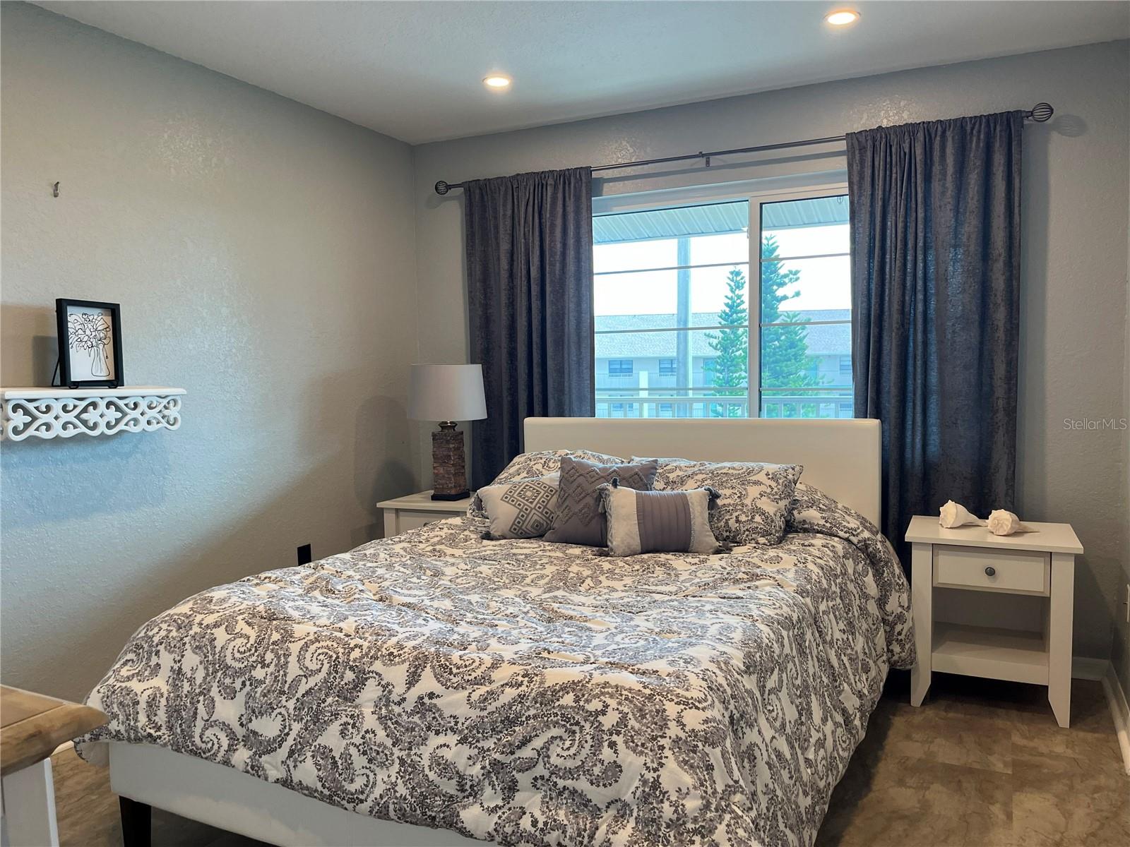 Image 31 of 53 For 175 Kings Highway 733